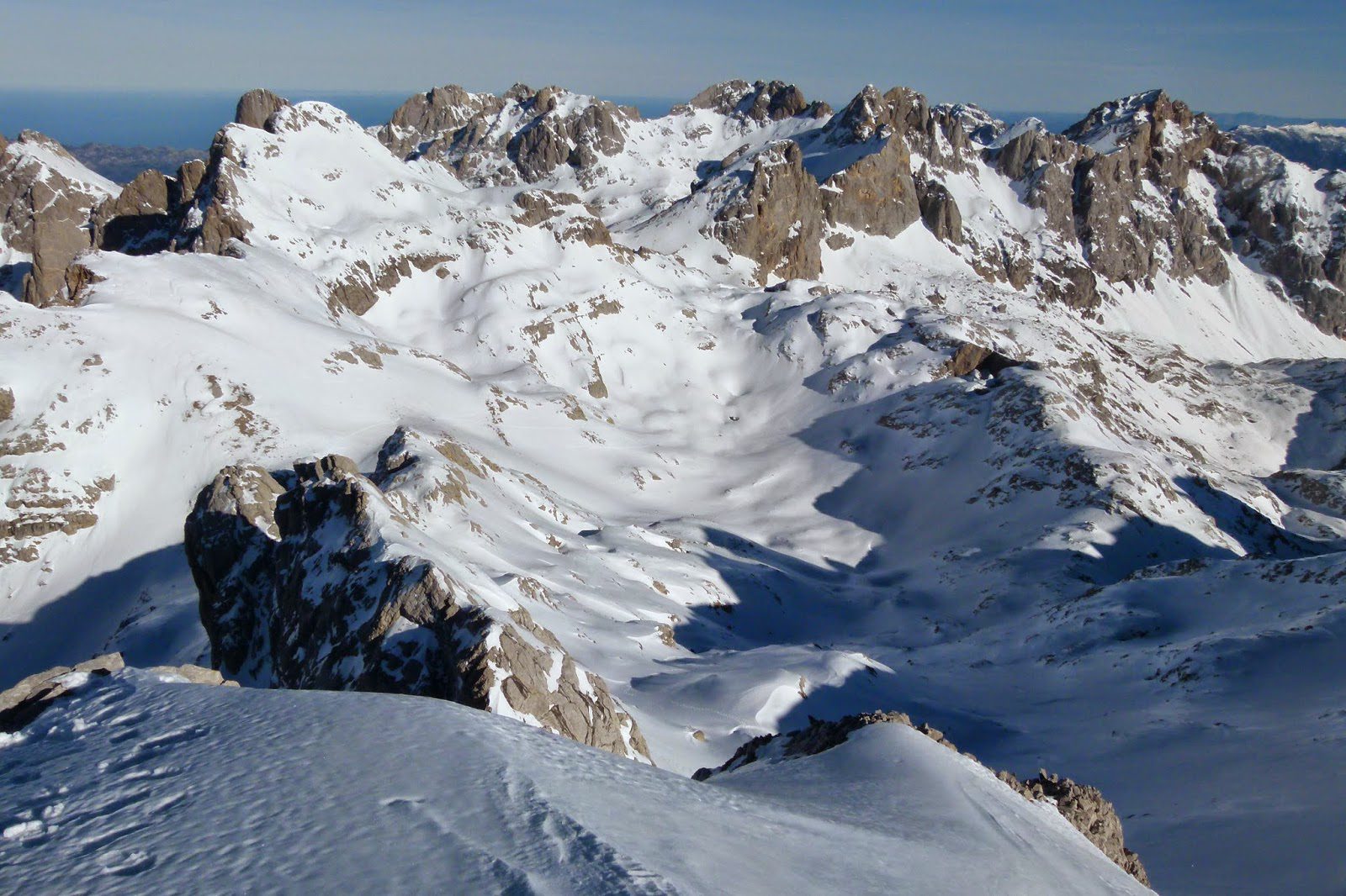 Esquí de montaña en Picos de Europa. Circular de Peña Vieja y acensión al Tesorero
