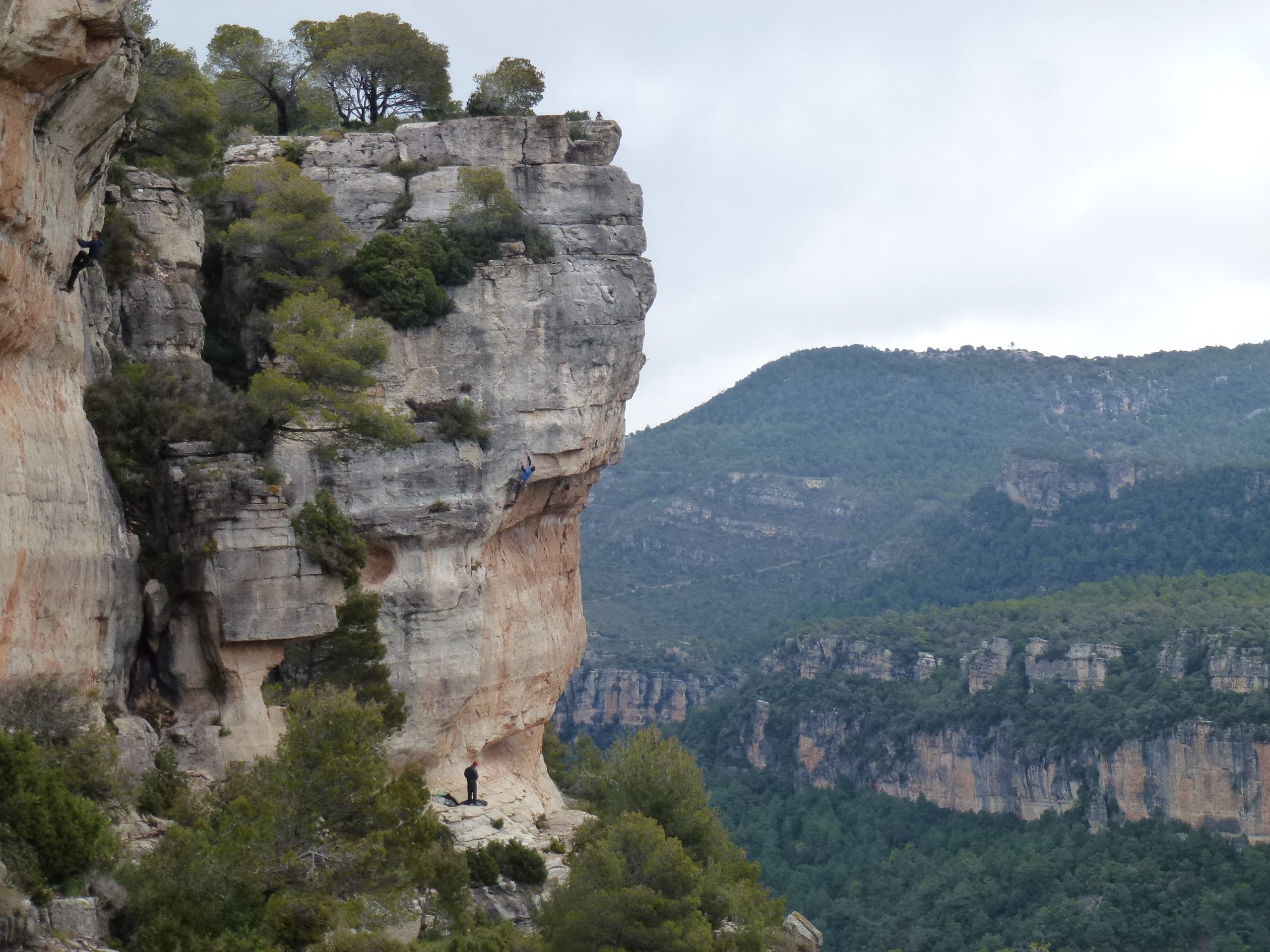 Curso de escalada en roca, nivel 2 (vías de varios largos equipadas). Cataluña
