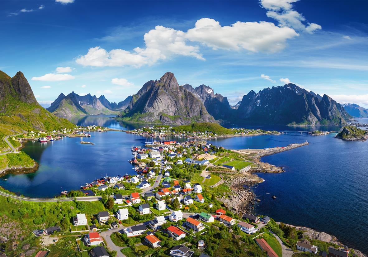 Lofoten, Noruega. Senderismo suave entre el mar, lagos, fiordos y montañas