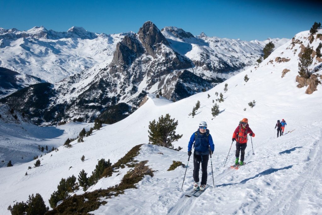 Alumnos de un curso de esquí de montaña de Muntania