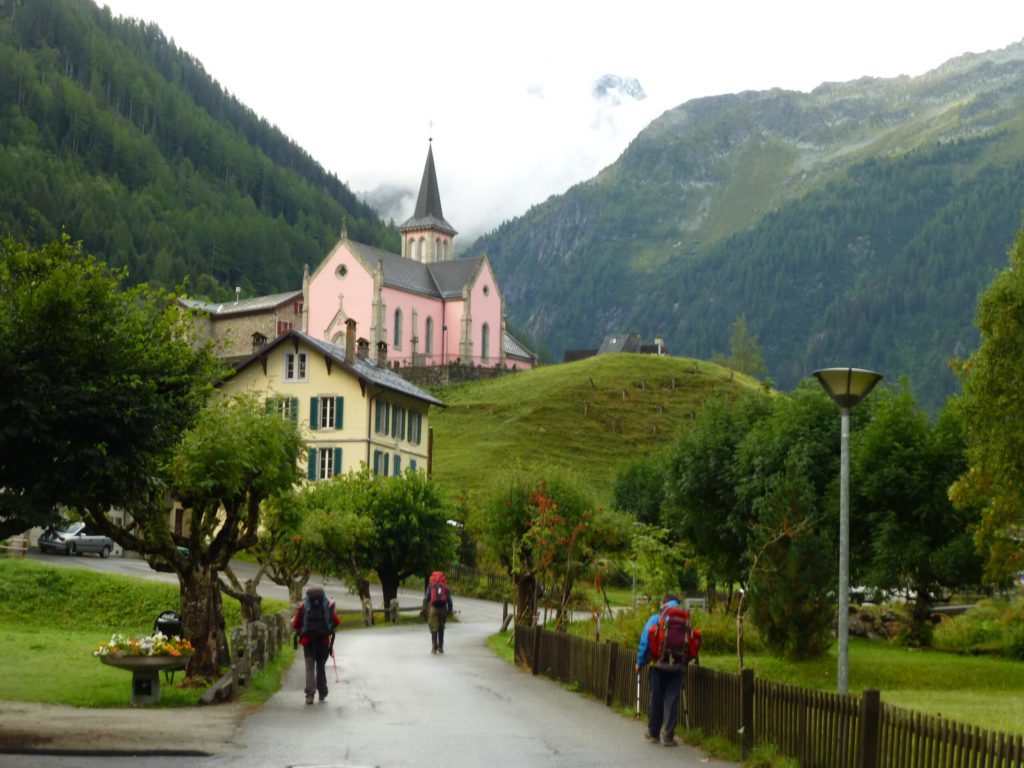 Pueblo de montaña en los Alpes