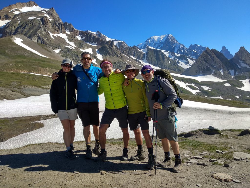 Íñigo Ayllón con un grupo de montañeros en los Alpes