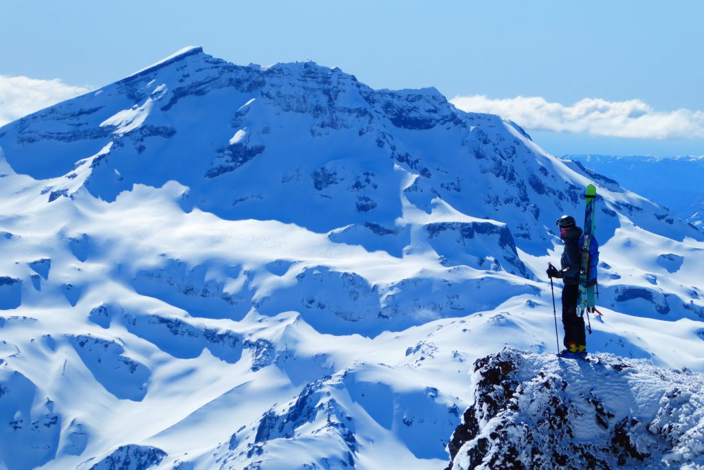 Esquiador de montaña en los Pirineos